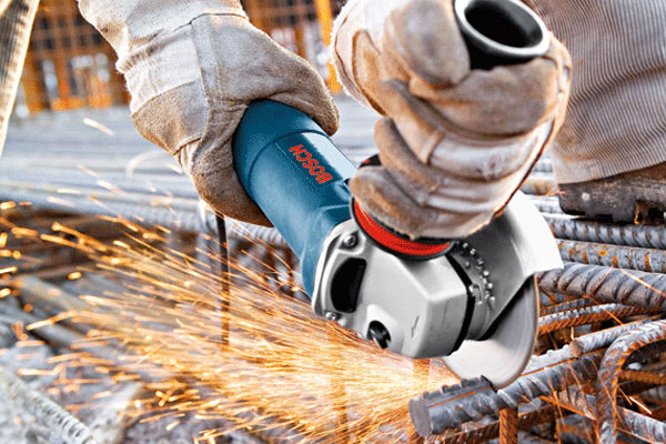 máy cắt cầm tay